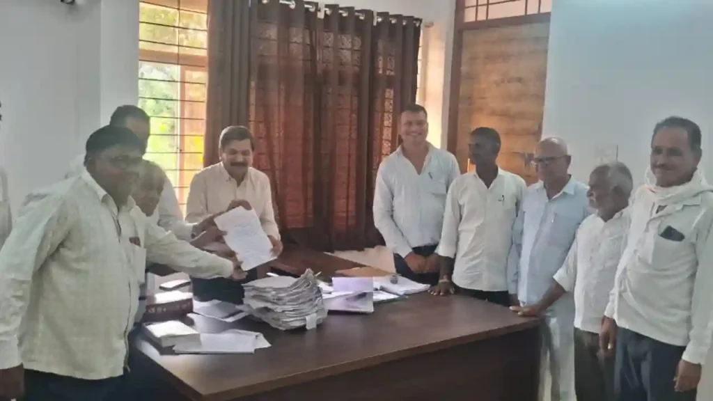 ट्रांसफार्मर सिंगल फेज लाइट की व्यवस्था सहित किसानो की समस्याओ के निराकरण हेतु भारतीय किसान संघ ने SDM एवं वन विभाग को सौंपा ज्ञापन।