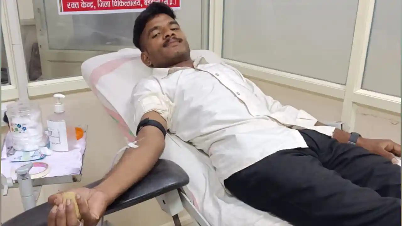 मां के लिए रक्तदान करने के बाद रक्तदान की समझी एहमियत,होनहार अर्जुन सोलंकी ने 6 टी बार किया रक्तदान