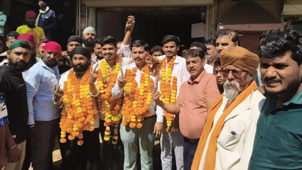 यूथ कांग्रेस चुनाव परिणाम घोषित युवा नेता विवेक चौधरी बने विधानसभा अध्यक्ष,वरिष्ठजनों से लिया आशीर्वाद,कार्यकर्ताओं ने दी शुभकामनाएं।