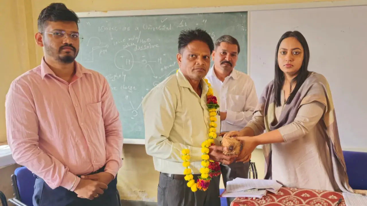 मतदाता सूची के विशेष गहन पुनरीक्षण में उत्कृष्ट कार्य हेतु बीएलओ सम्मानित