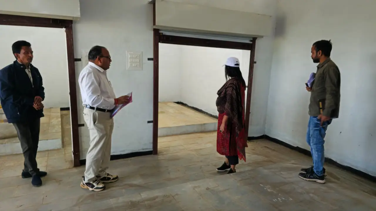 कलेक्टर ने किया शासकीय उचित मूल्य दुकान