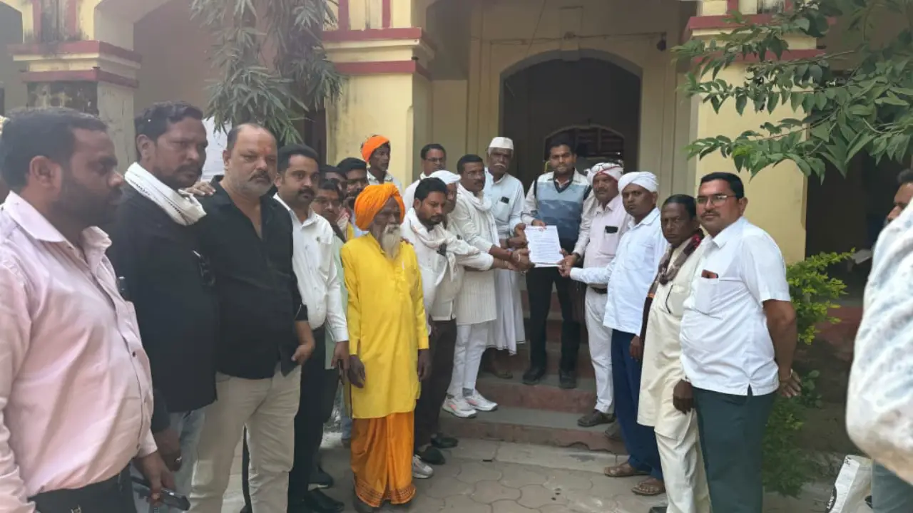 आदिवासी मुक्ति संगठन द्वारा सेंधवा एसडीएम कार्यालय पर CM डॉ.यादव के नाम सौंपा ज्ञापन।