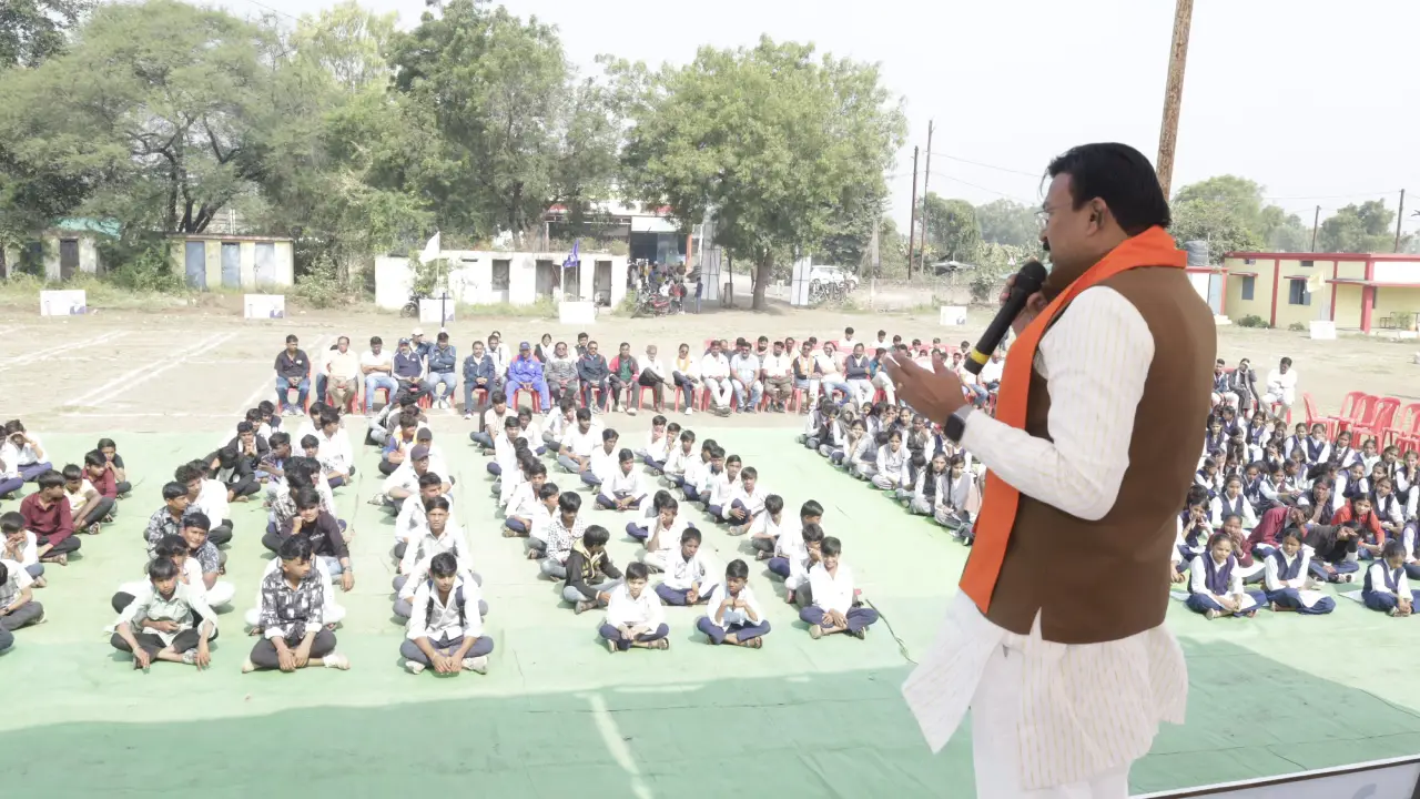 सांसद खेल महोत्सव 2025 के अंतर्गत बड़वानी जिले के पलसूद, तलवाड़ा डेब, सेंधवा नगर एवं मेणीमाता मंडल में विभिन्न खेल प्रतियोगिताओं का हुआ उत्साहपूर्ण शुभारंभ।