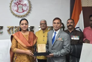 सफलतापूर्वक पूर्ण करने के लिए जिला कलेक्टर को किया सम्मानित