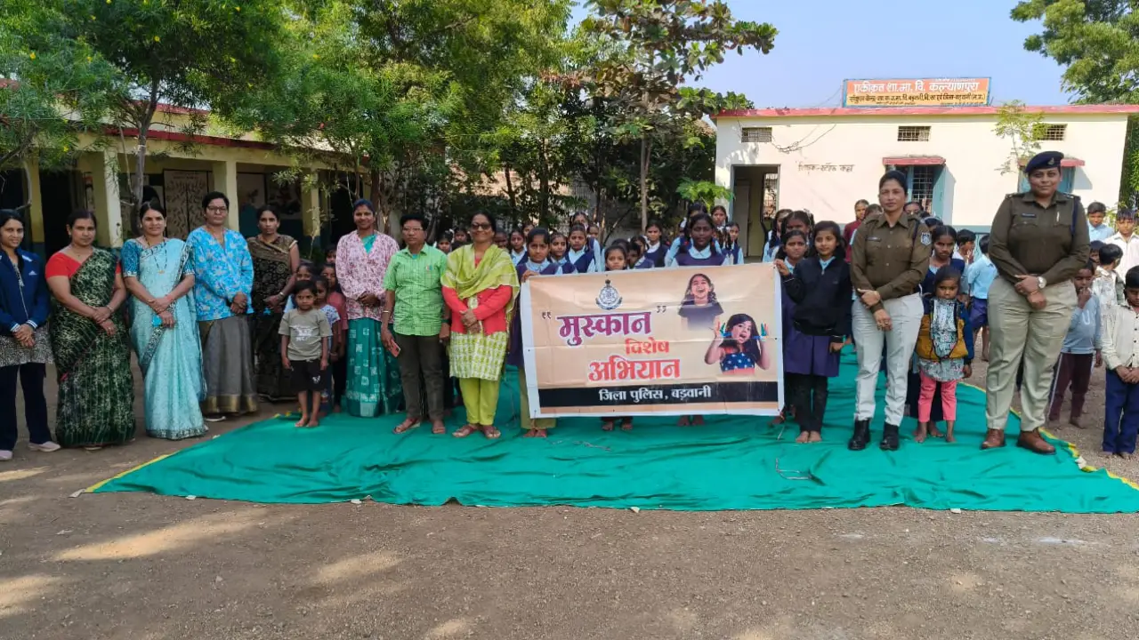 शासकीय एकीकृत माध्यमिक विद्यालय कल्याणपुरा स्कूल मे बालिकाओं के बीच किया मुस्कान अभियान का कार्यक्रम