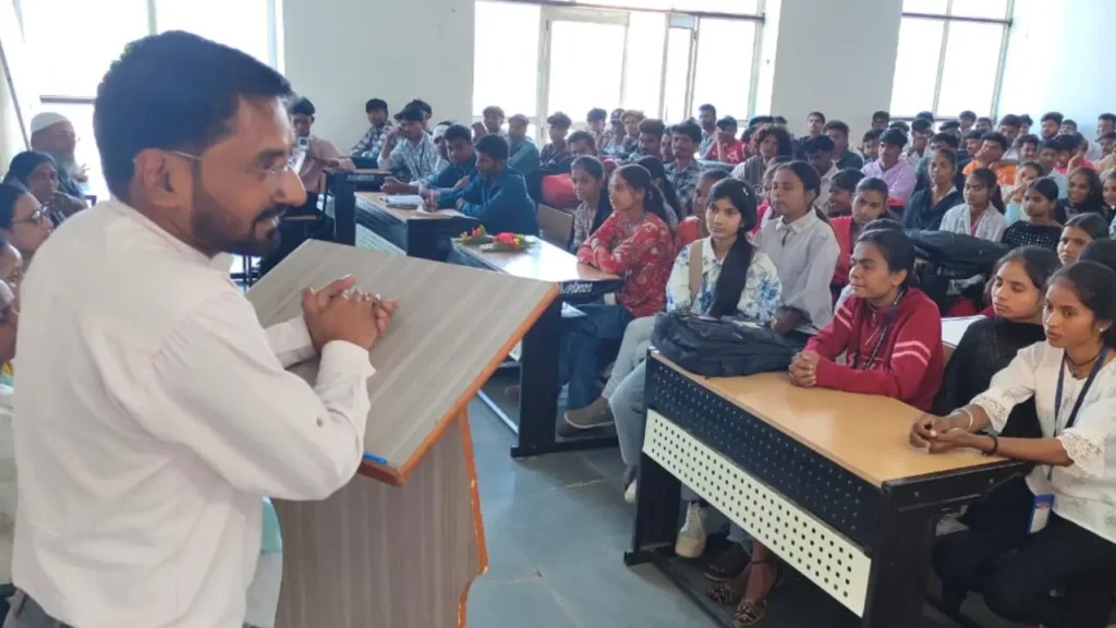मानसिक स्वास्थ्य जागरूकता व्याख्यान का शासकीय महाविद्यालय मे हुआ आयोजन