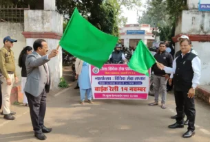 प्रधान जिला एवं सत्र न्यायाधीश श्री महेन्द्र कुमार जैन द्वारा बाईक जागरूकता रैली दिखाई हरी झण्डी