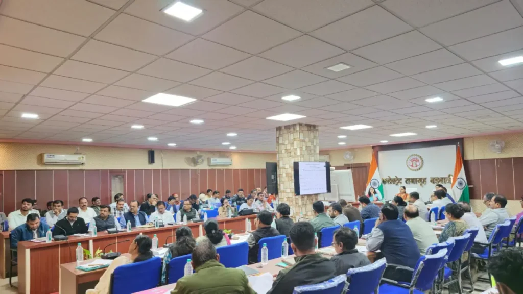 कार्य में लापरवाही बरतने व रुचि न लेने वाले बीएलओ पर कार्रवाई करने के निर्देश दिए