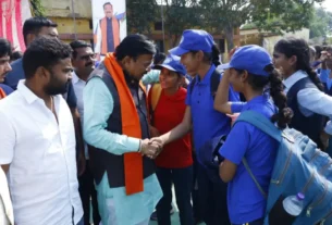 उत्कृष्ट विद्यालय मैदान पर हुईं खेल प्रतियोगिताएं,सांसद ने विद्यार्थियों को किया प्रोत्साहित,महाविद्यालय स्टाफ से की चर्चा।