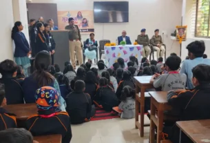 पुलिस द्वारा ऑपरेशन मुस्कान अभियान के तहत बालिकाओं को सुरक्षा व आत्मरक्षा के प्रति किया गया जागरूक