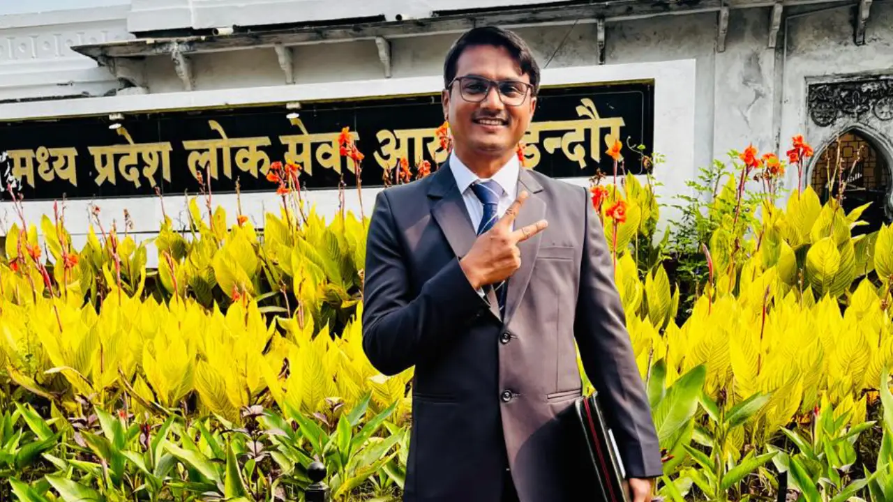 ग्राम मनकुई निवासी बने असिस्टेंट प्रोफेसर,परिजनों एवं शुभचिंतकों ने दी बधाई।