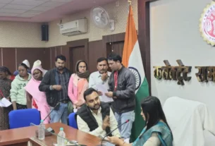 DM ने जनसुनवाई में सुनीं 66 आवेदकों की समस्याएं