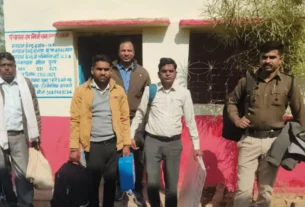 उपचुनाव कराने हेतु मतदान दलों को सामग्री देकर किया रवाना,सुबह 7 बजे से शुरू होगा मतदान।