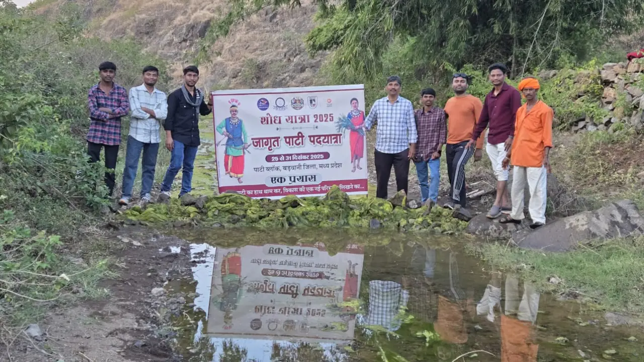 शोधयात्रा के 5वे दिन मेडिकल कैंप में ग्रामीणों का किया स्वास्थ्य परीक्षण