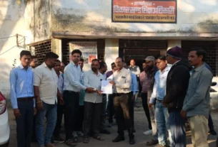 रुके हुए वेतन की मांग हेतु आजाद अतिथि संघ के प्रदेश उपाध्यक्ष के नेतृत्व में अतिथि शिक्षको ने बीईओ को सौंपा पत्र,अन्य विषयो पर की चर्चा।