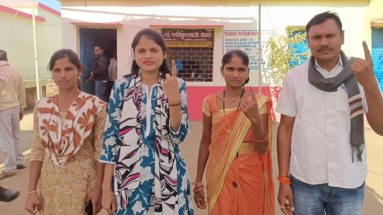 सुबह 7 बजे से मतदान प्रारंभ हुआ,प्रत्याशियों ने अपने मतदान केंद्र पर किया मतदान