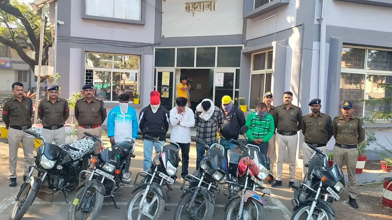 पुलिस द्वारा 6 जुआरियो जुआ खेलते हुए पकड़ा,प्रकरण दर्ज