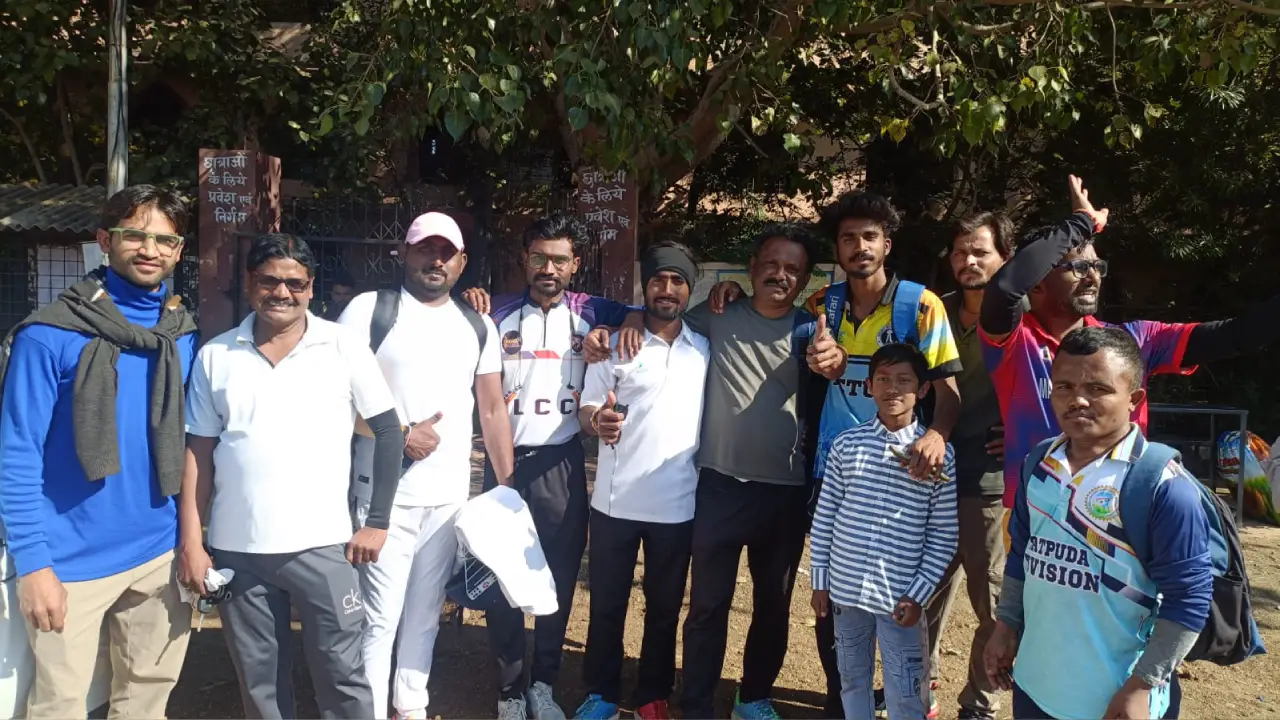 सांसद युवा खेल महोत्सव 2025 में क्रिकेट टूर्नामेंट में शिक्षक टीम ने जीत की हासिल।