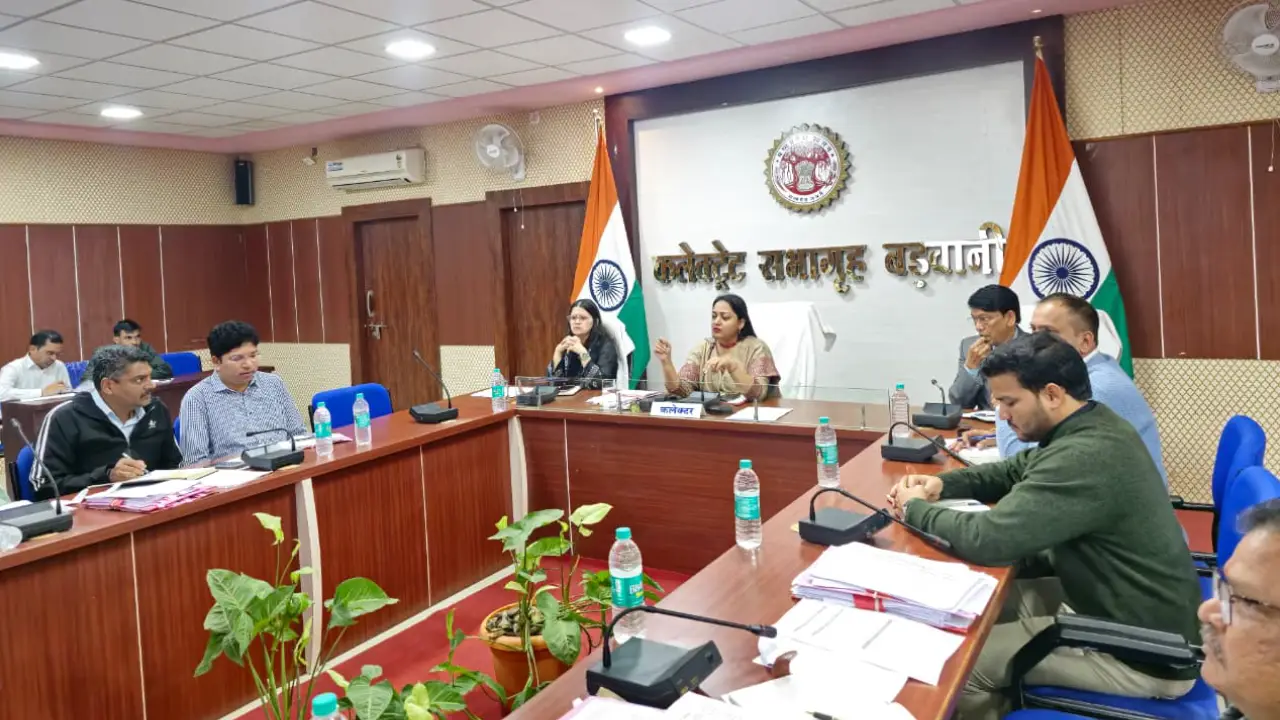 राजस्व प्रकरणों के निराकरण में बड़वानी जिले की बड़ी उपलब्धि,नामांतरण और सीमांकन में 90 प्रतिशत से अधिक मामले सुलझे