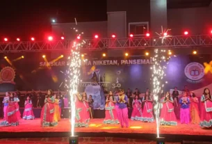 संस्कार शिक्षा निकेतन में देशभक्ति एवं धार्मिक संदेश के साथ सांस्कृतिक कार्यक्रम का हुआ आयोजन,विद्यार्थियों ने दी सुंदर प्रस्तुतियां