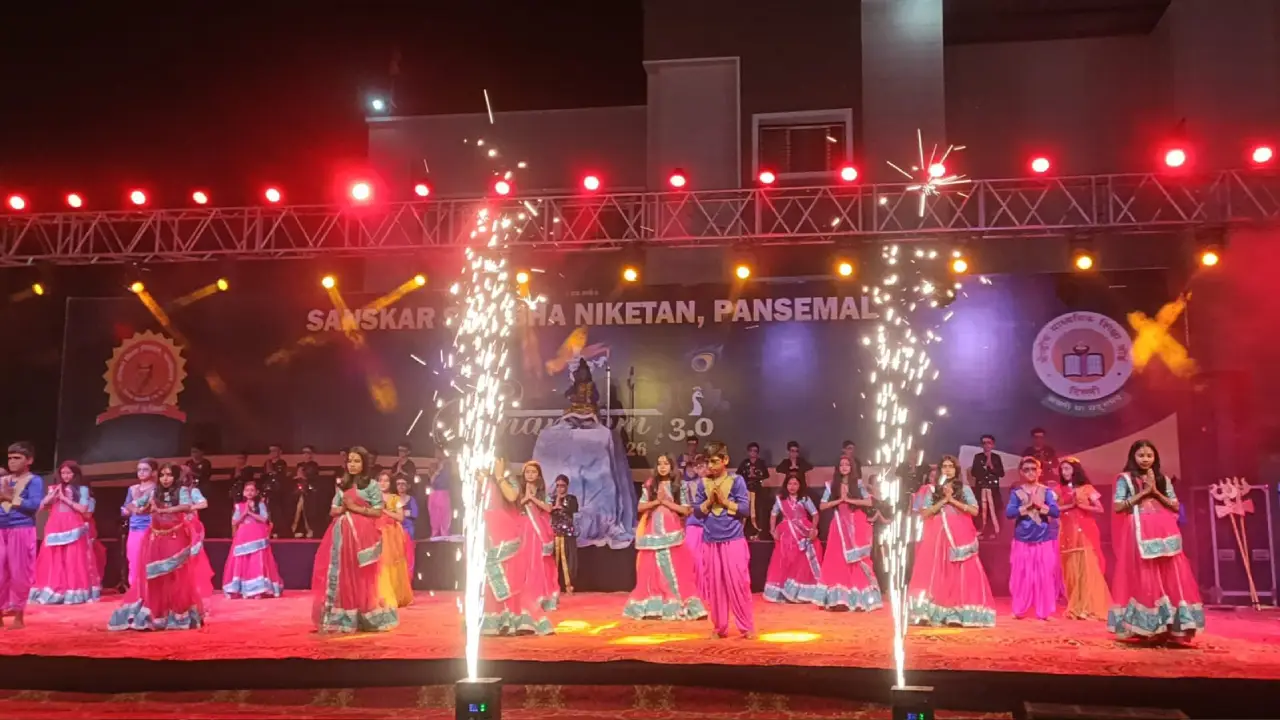 संस्कार शिक्षा निकेतन में देशभक्ति एवं धार्मिक संदेश के साथ सांस्कृतिक कार्यक्रम का हुआ आयोजन,विद्यार्थियों ने दी सुंदर प्रस्तुतियां