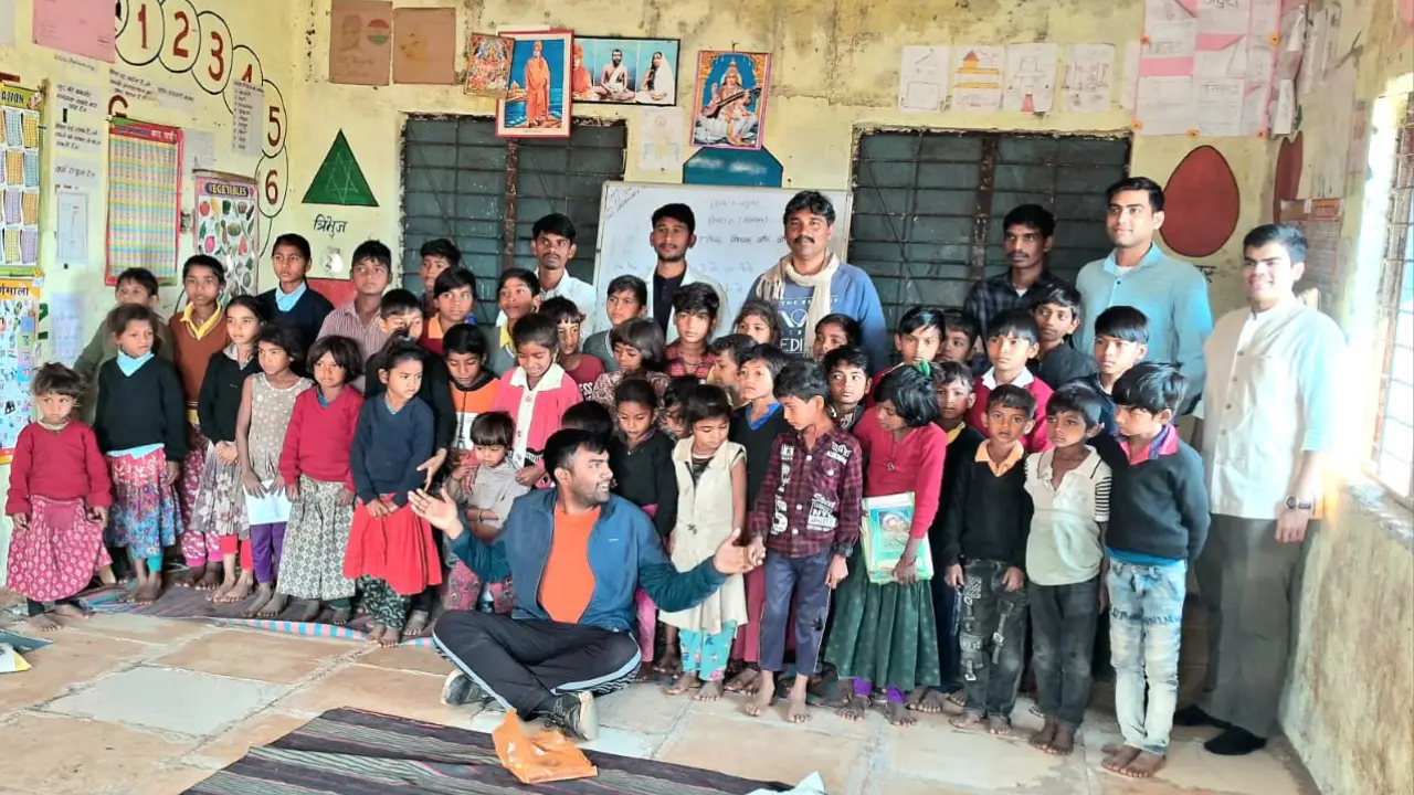 शोध यात्रा 2025: कुंभखेत में स्कूल के बच्चों ने किऐ आईआईटी और आईआईएम के वैज्ञानिकों से सवाल