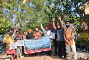 नर्मदा समग्र के कार्यकर्ता ने निकाली दो दिवसीय पर्यावरण पंच कोशी यात्रा।