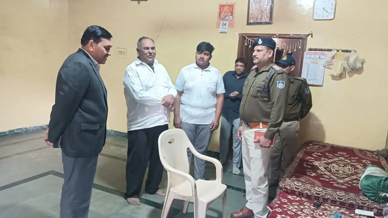 लूट की घटना स्थल का पुलिस अधीक्षक ने किया निरीक्षण