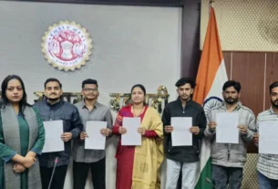 DM ने 06 आश्रितों को सौंपे अनुकंपा नियुक्ति पत्र,दिवंगत कर्मचारियों के परिजनों को मिलेगा संबल।