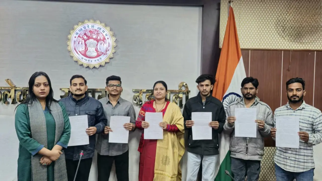 DM ने 06 आश्रितों को सौंपे अनुकंपा नियुक्ति पत्र,दिवंगत कर्मचारियों के परिजनों को मिलेगा संबल।