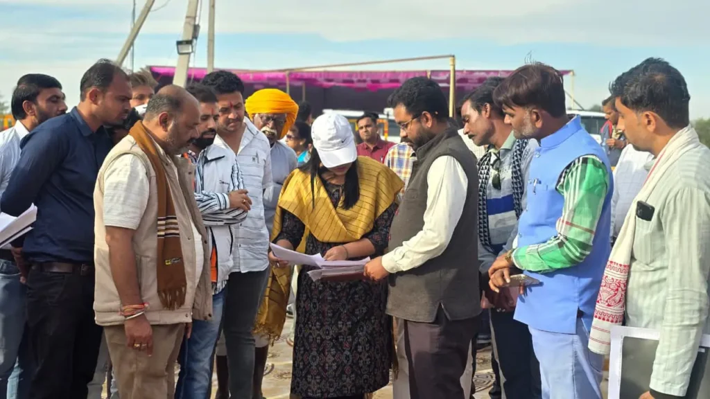 इंदल उत्सव की तैयारियों को लेकर कलेक्टर ने ग्राम मटली का दौरा कर अधिकारियो को दिए आवश्यक निर्देश।