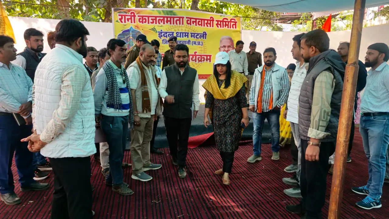 इंदल उत्सव की तैयारियों को लेकर कलेक्टर ने ग्राम मटली का दौरा कर अधिकारियो को दिए आवश्यक निर्देश।