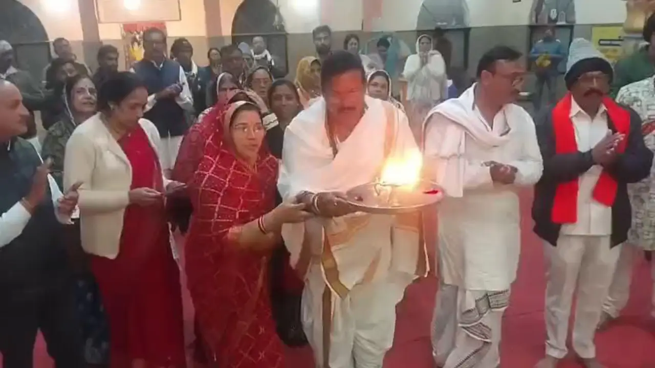 सांसद पटेल परिवार संग नर्मदा परिक्रमा पर निकले ओंकारेश्वर से शुरू की यात्रा