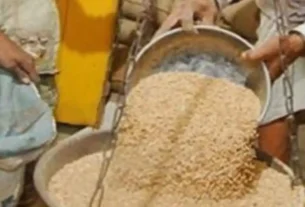 राशन दुकान में गड़बड़ी की शिकायत पर की गई जांच,अनियमितता पाए जाने पर लगाई पेशी।