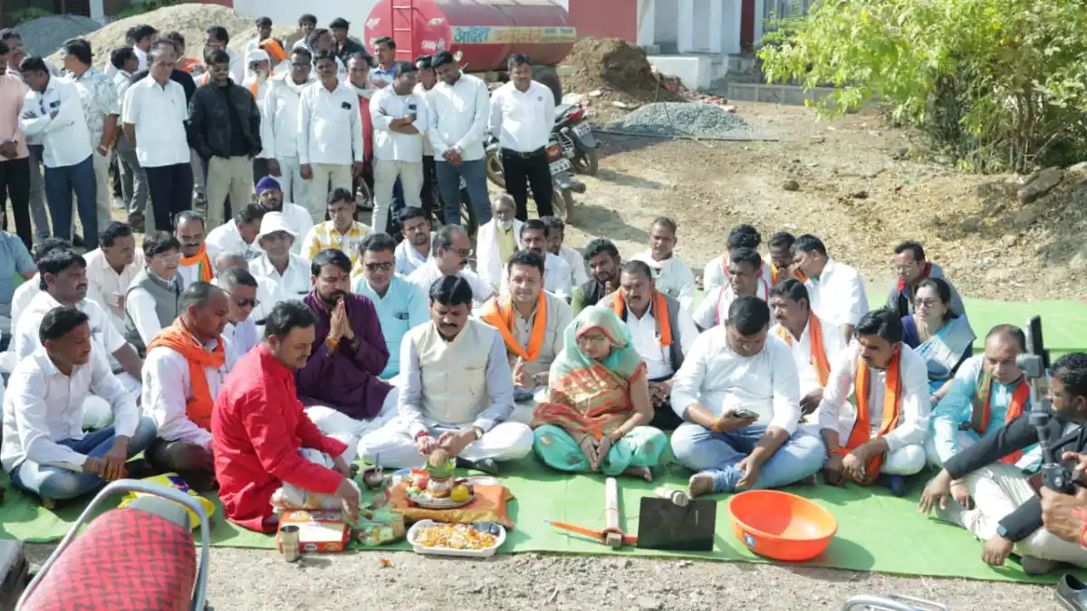 शासकीय महाविद्यालय में ₹4.33 करोड़ लगत से बनने वाले पहुंच मार्ग व पुलिया निर्माण का हुआ भूमिपूजन,PG कॉलेज के लिए किया आश्वत