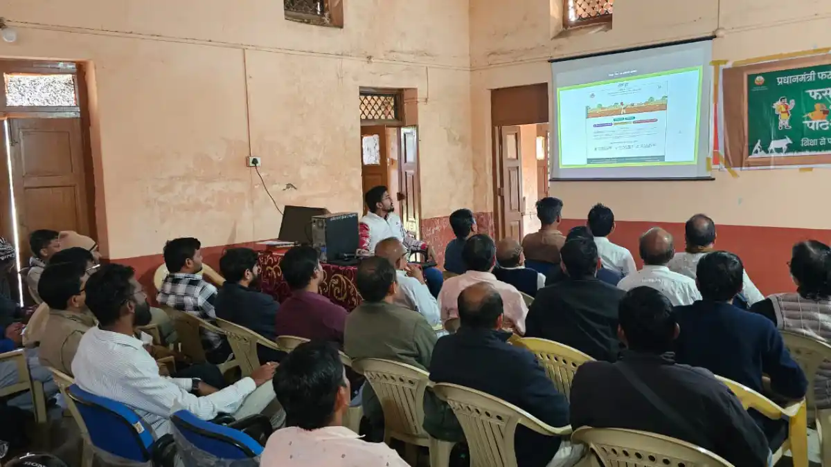 जिला सहकारीता कर्मचारियों को ई-विकास प्रणाली का दिया प्रशिक्षण।