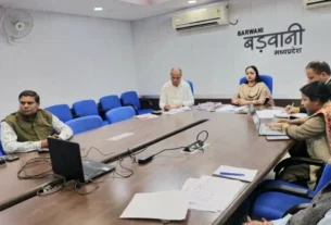 संभागायुक्त डॉ.खाड़े ने V C के माध्यम से की संकल्प से समाधान अभियान की तैयारियों की समीक्षा।