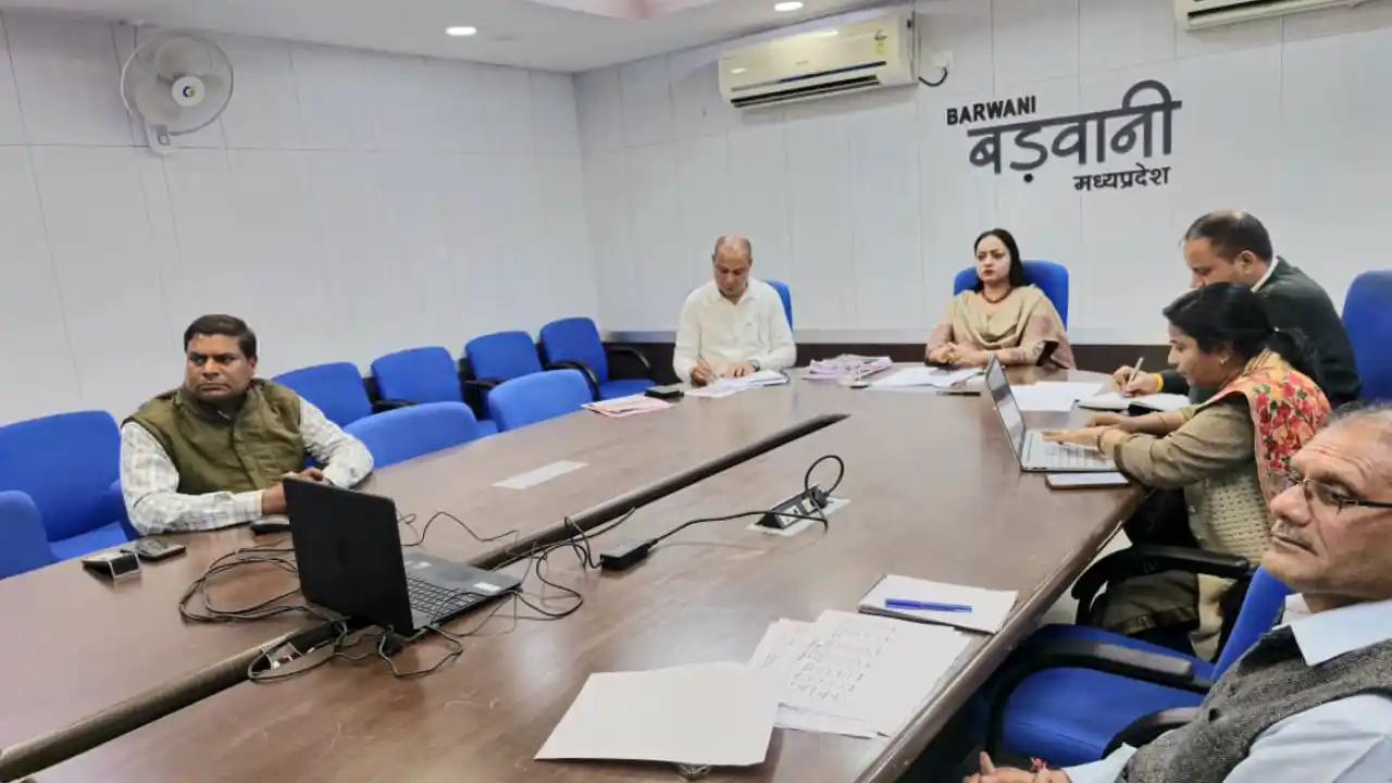 संभागायुक्त डॉ.खाड़े ने V C के माध्यम से की संकल्प से समाधान अभियान की तैयारियों की समीक्षा।