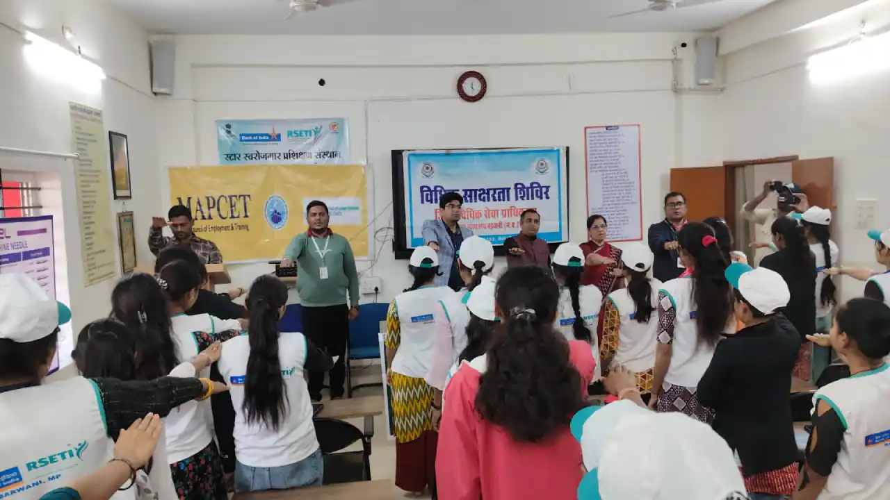 युवा दिवस पर विधिक साक्षरता और नशा मुक्ति अभियान।