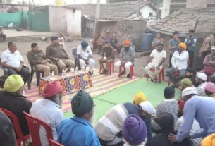 वरिष्ठ पुलिस अधीक्षक द्वारा ग्राम उमटी में पुलिस चौपाल, सिकलीगर समाज से किया जनसंवाद