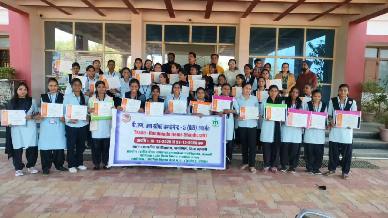 पीएम उषा सॉफ्ट कम्पोनेंट-5 (GIEI) के अंतर्गत 12 दिवसीय अल्पावधि रोजगारोन्मुखी हैंडक्राफ्ट प्रशिक्षण का हुआ समापन।