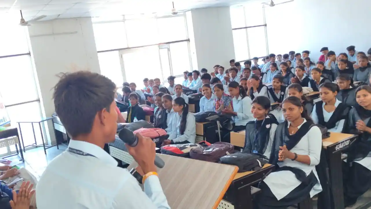 राष्ट्रीय युवा दिवस पर महाविद्यालय में विविध कार्यक्रमों का हुआ आयोजन।