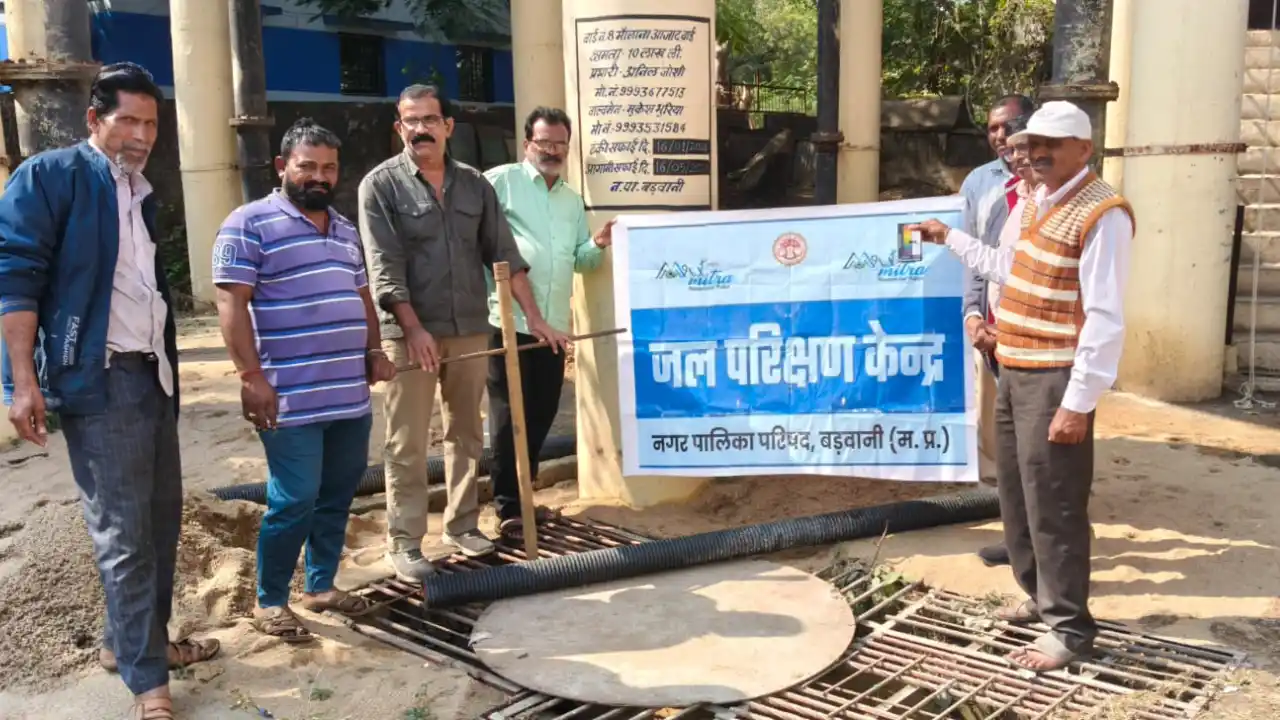 नगर पालिका बड़वानी द्वारा जल परीक्षण,ओल्ड फिल्टर प्लांट से भी लिया जल का नमूना