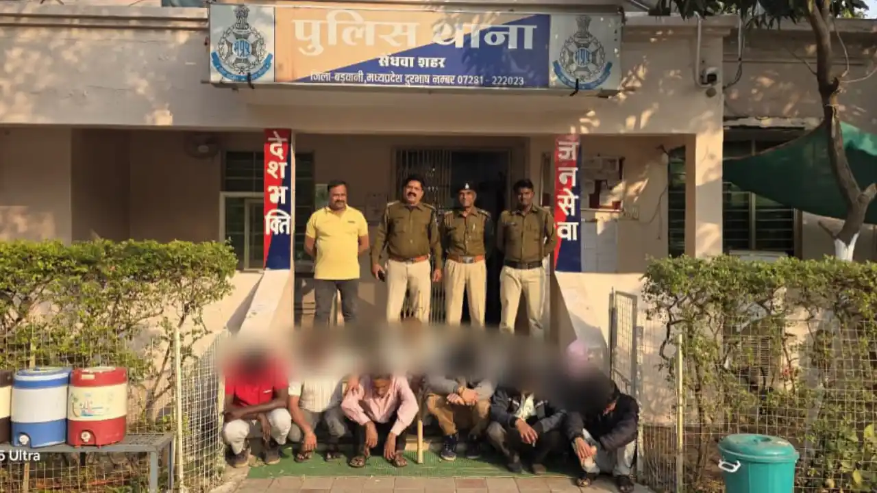 पुलिस ने अलग-अलग ठिकानों पर दबिश देकर सट्टा संचालन में लिप्त 9 आरोपियों को पकड़ा,36,030/- रू. किए जप्त।