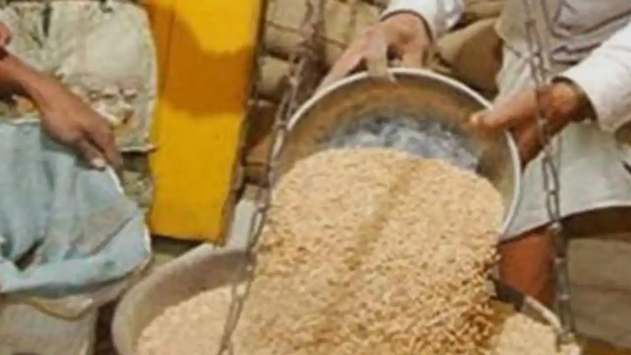 राशन दुकान विक्रेता एवं उनके पति के विरू़द्ध दर्ज कराई FIR