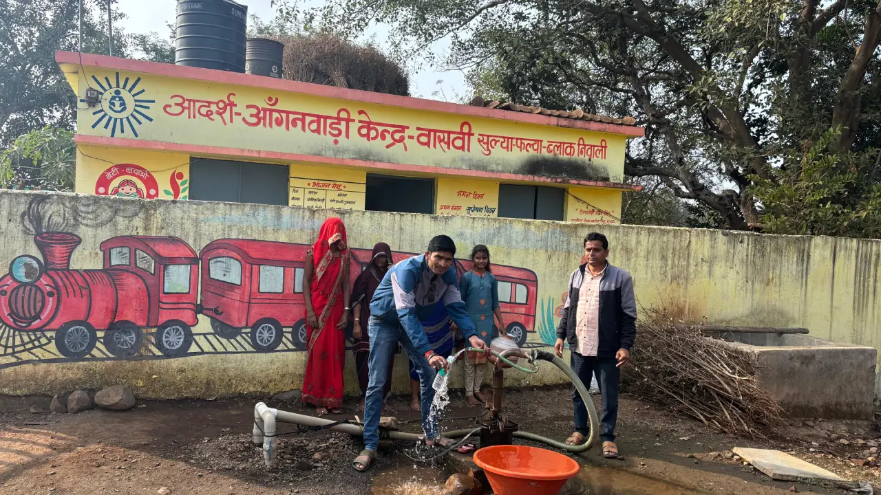 जनपद पंचायत निवाली में जल आपूर्ति गुणवत्ता निगरानी हेतु किया गया पेयजल नमूनों का संग्रहण
