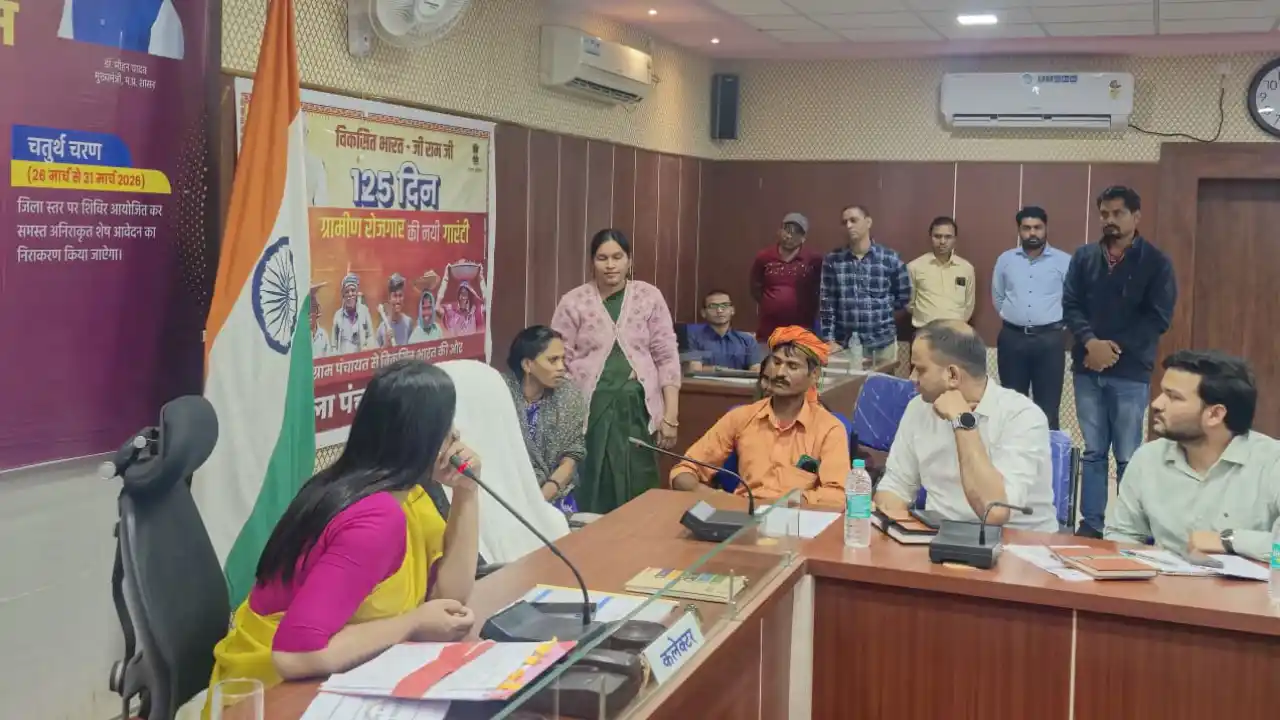 DM ने जिला स्वास्थ्य समिति की बैठक कर मातृ-शिशु स्वास्थ्य और योजनाओं के क्रियान्वयन पर दिए निर्देश।