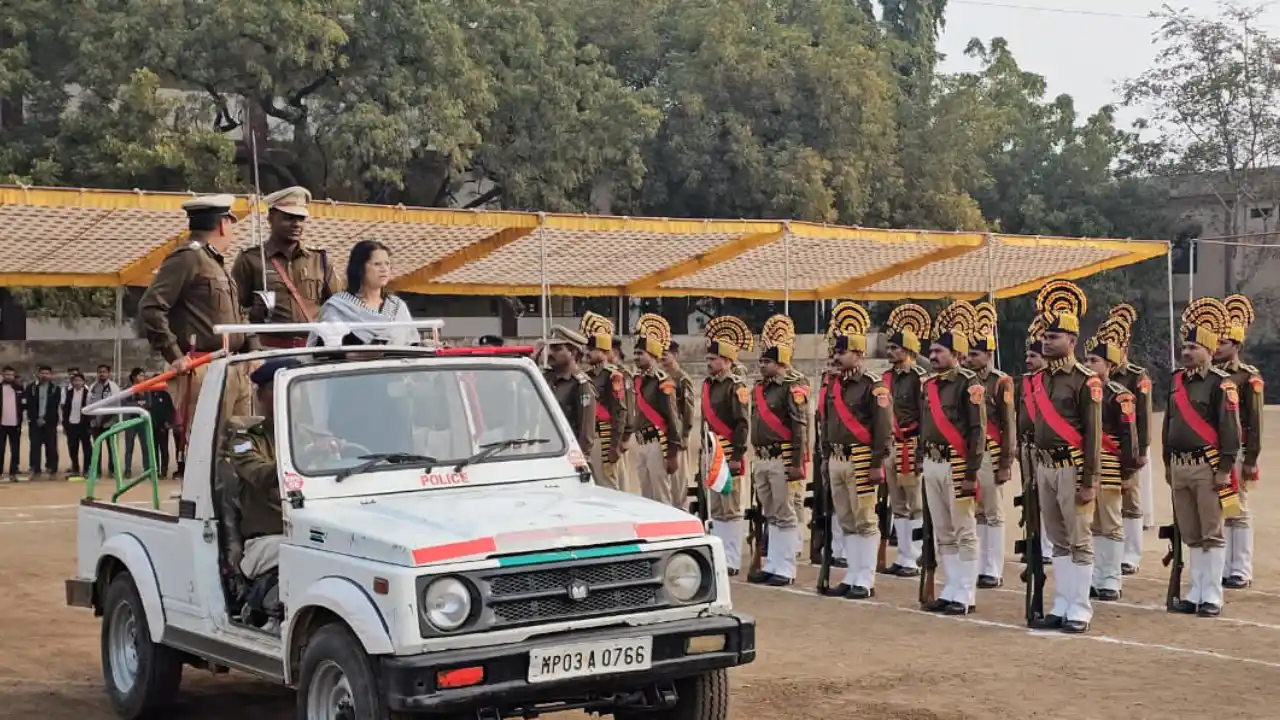 गणतंत्र दिवस पर होने वाली परेड की फाइनल रिहर्सल सम्पन्न,जिला पंचायत सीईओ सुश्री काजल जावला व वरिष्ठ पुलिस अधीक्षक ने किया निरीक्षण