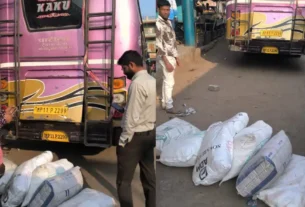 बस से जब्त की गई 2 क्विंटल अमानक पालीथीन