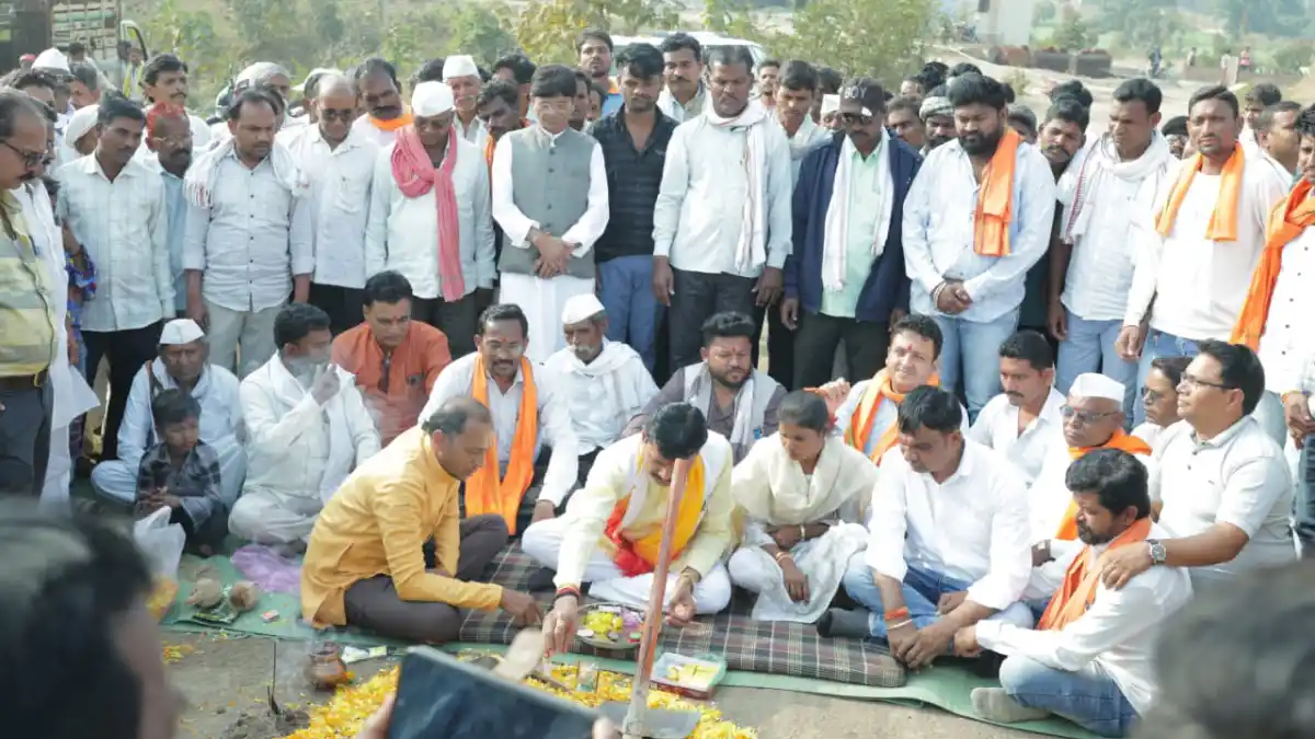 मध्यप्रदेश - महाराष्ट्र को जोड़ने वाले महत्वपूर्ण मार्गों का डामरीकरण कार्य प्रारंभ,MLA बरडे ने किया भूमि पूजन।